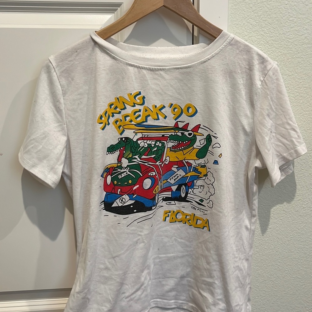 alligator graphic tee